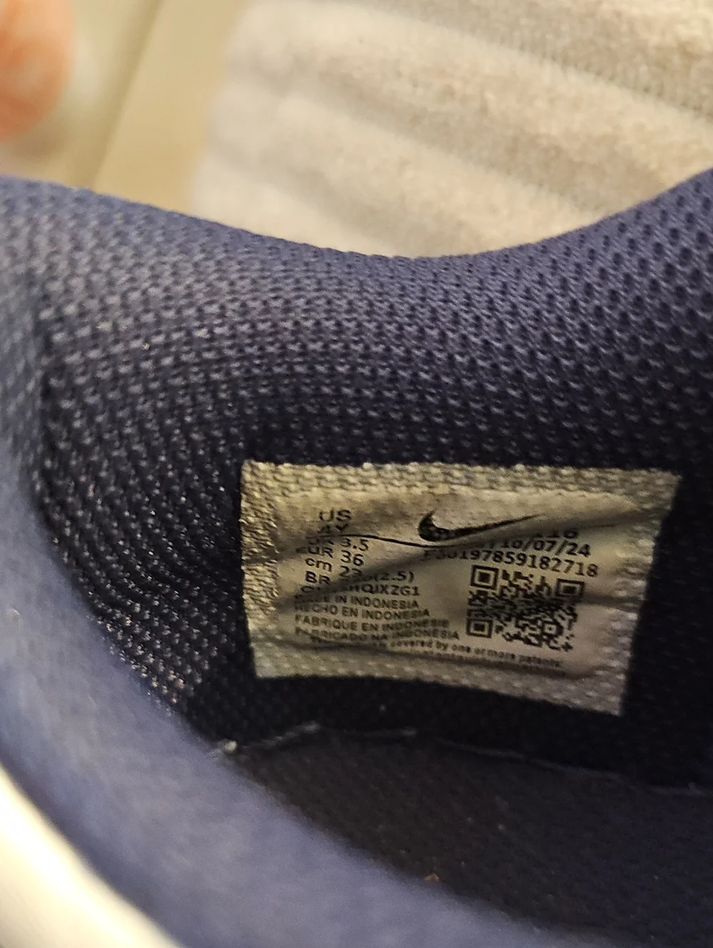 Nike Navy Blue Mesh Athletic Shoe